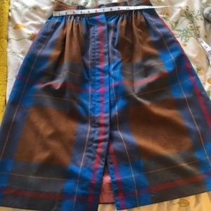 Vintage 80's Button up skirt with pockets!